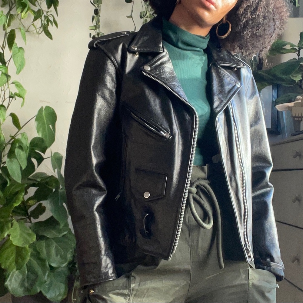 UNIK LEATHER APPAREL JACKET, size 10 genuine leather. Unisex, amazing condition